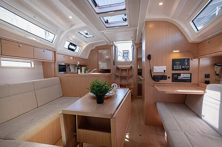 Bavaria Cruiser 37 - 
