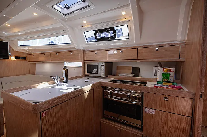 Bavaria Cruiser 37 - 