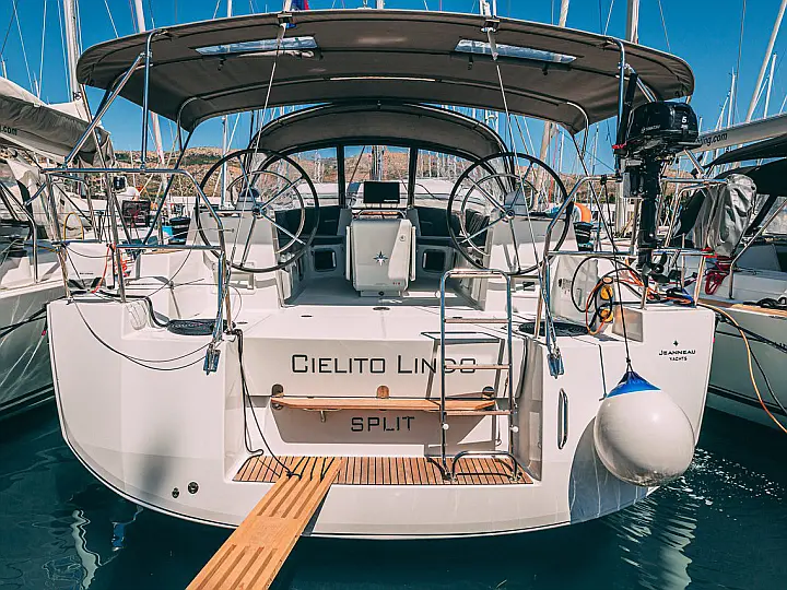 Jeanneau 54 - External image