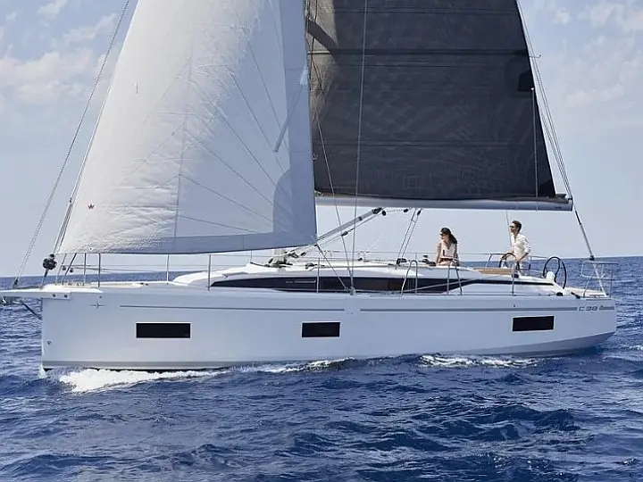 Bavaria C38 - External image