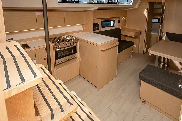 Bavaria C38 - 