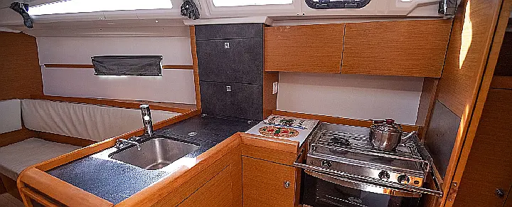 Sun Odyssey 349 - Interior Image