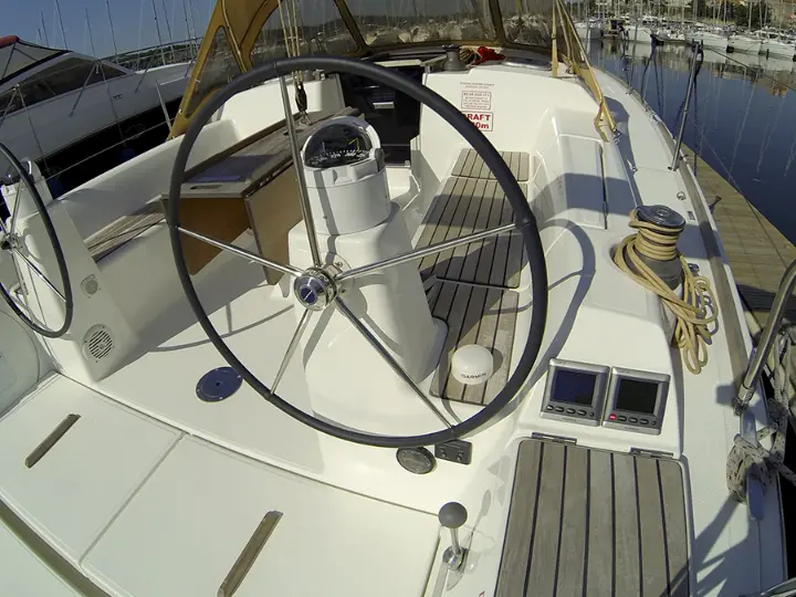 Dufour 335 GL - Dufour 335 GL helm