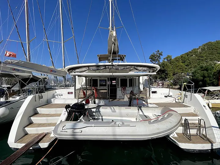Lagoon 450 F - External image