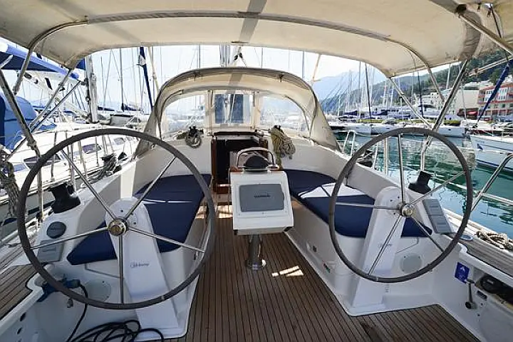Bavaria Cruiser 37 - 
