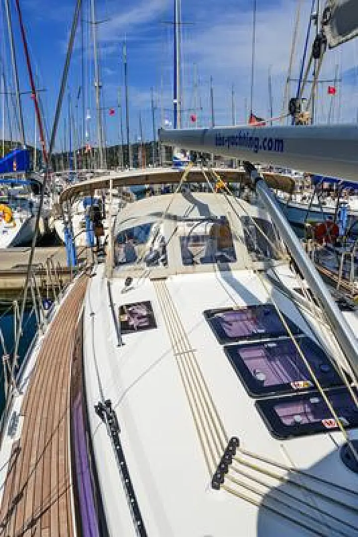 Bavaria Cruiser 37 - 