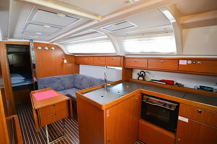 Bavaria Cruiser 37 - 