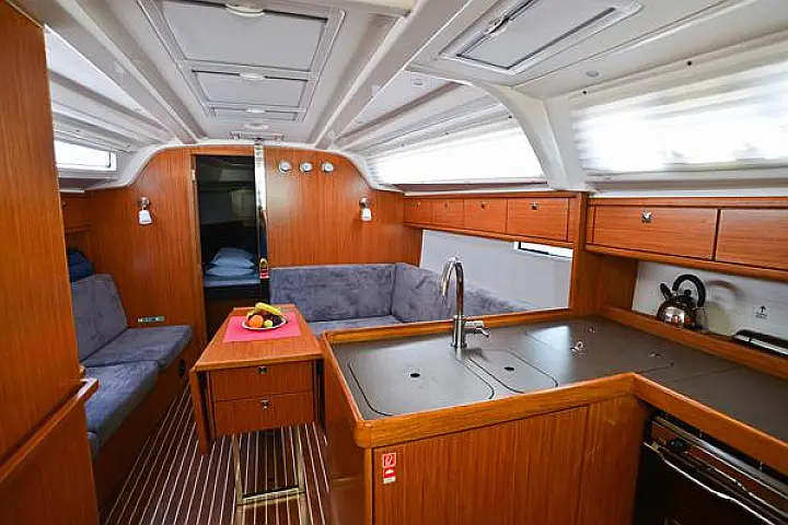 Bavaria Cruiser 37 - 