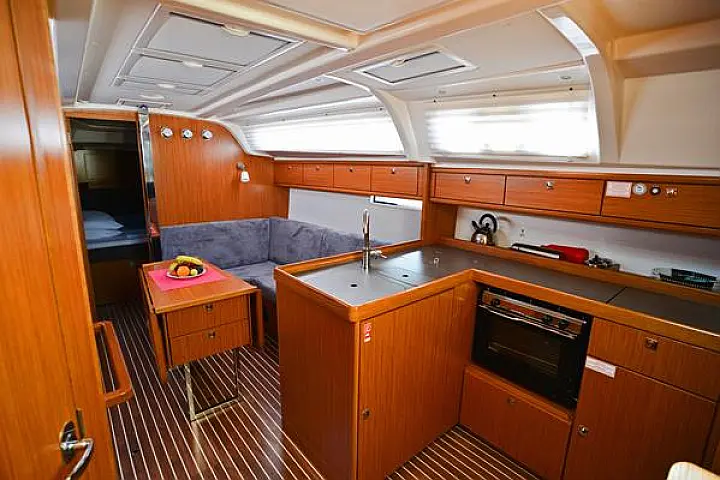 Bavaria Cruiser 37 - 