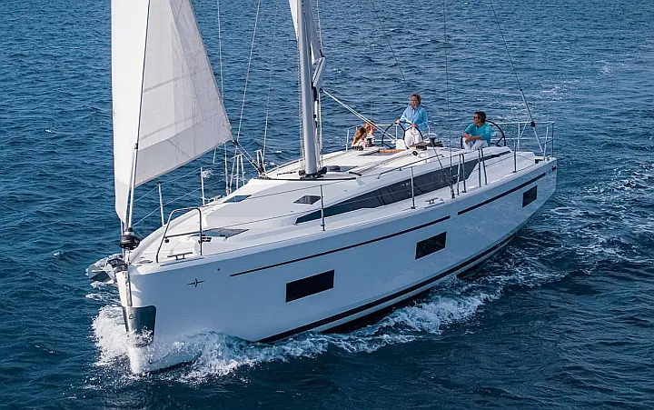 Bavaria C42 - 