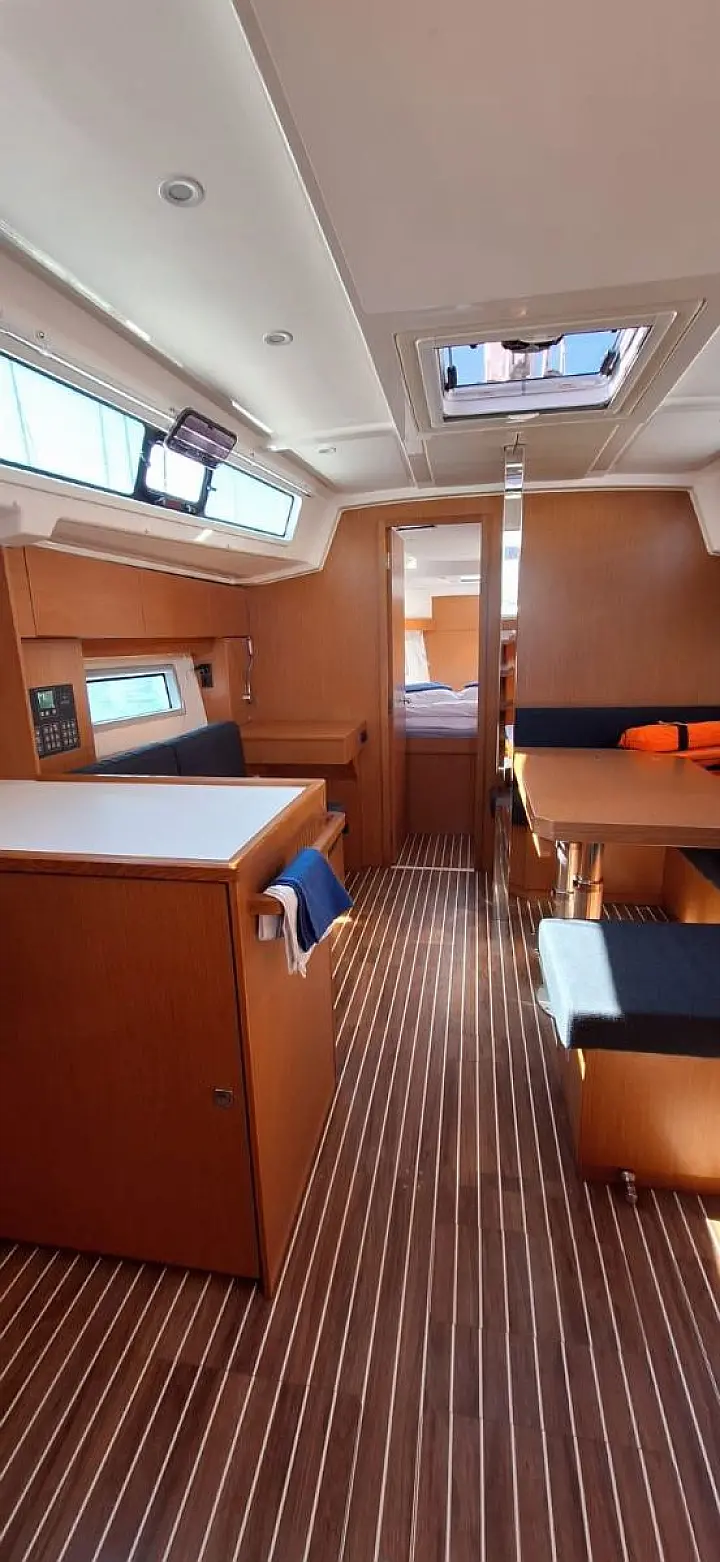 Bavaria C38 - 