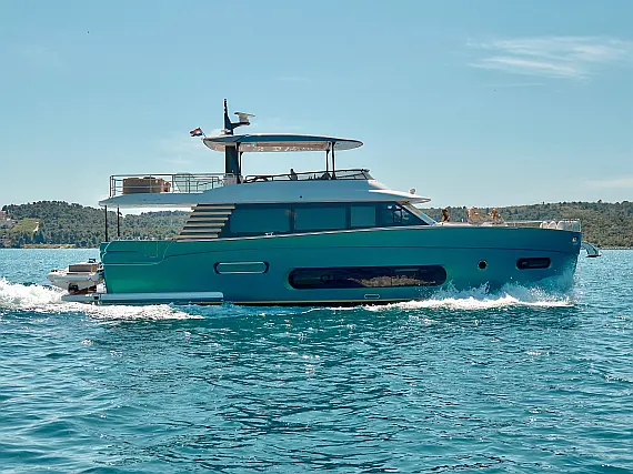 Azimut Magellano 66