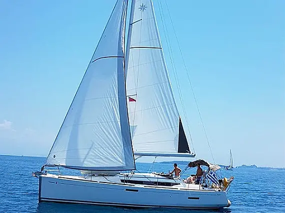 Sun Odyssey 389 (3 cab.)