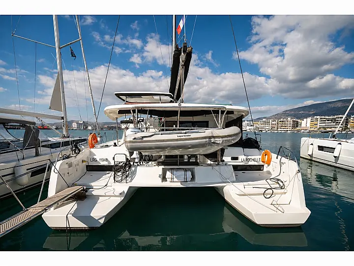 Lagoon 42 - External image