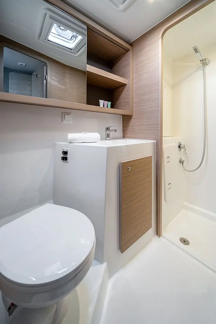 Lagoon 42 - 