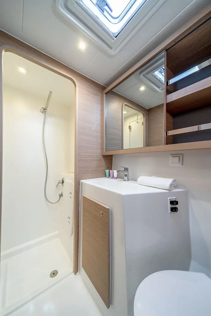 Lagoon 42 - 