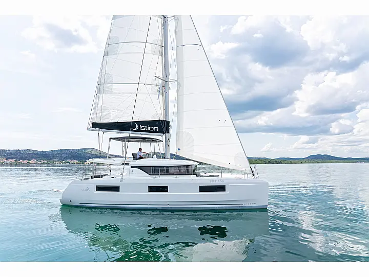 Lagoon 46 A/C & GEN & WM - External image