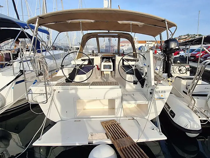 Dufour 360 GL - External image