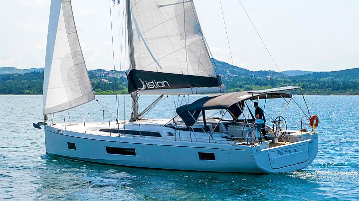 Oceanis 51.1 (5+1 cab) A/C & GEN - 