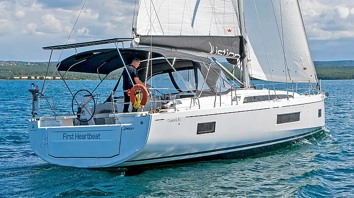 Oceanis 51.1 (5+1 cab) A/C & GEN - 