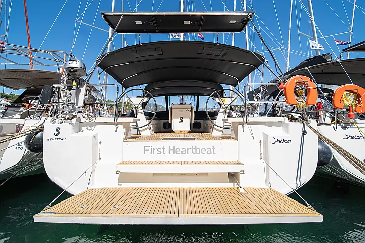 Oceanis 51.1 (5+1 cab) A/C & GEN - 