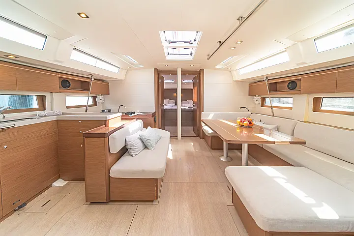 Oceanis 51.1 (5+1 cab) A/C & GEN - 
