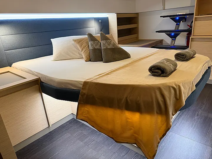Aura 51 - 