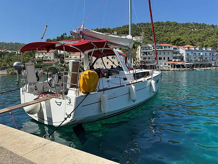 Oceanis 35 - External image