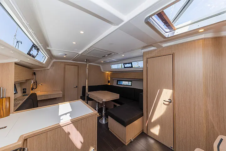 Bavaria C42 - 