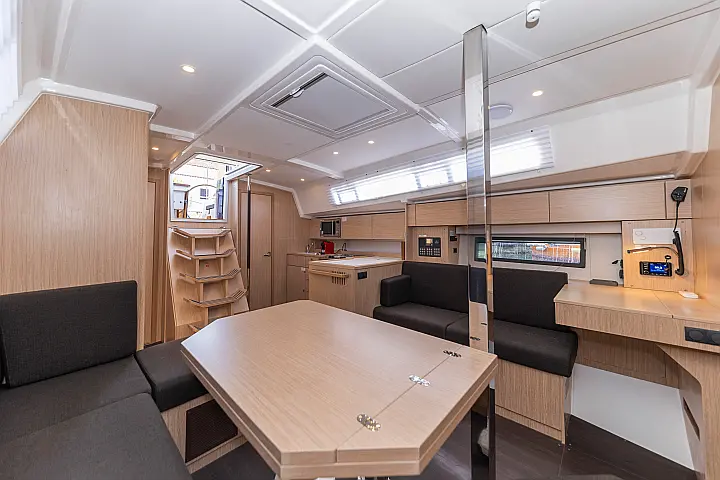 Bavaria C42 - 