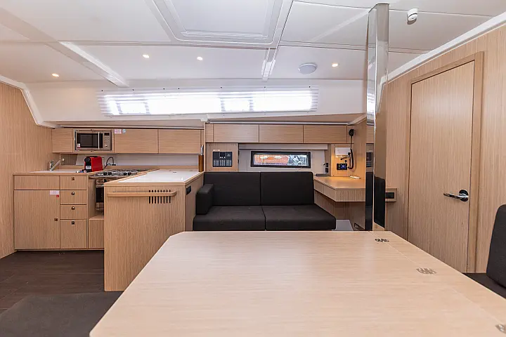 Bavaria C42 - 