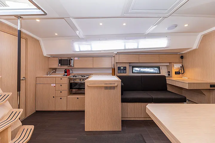 Bavaria C42 - 