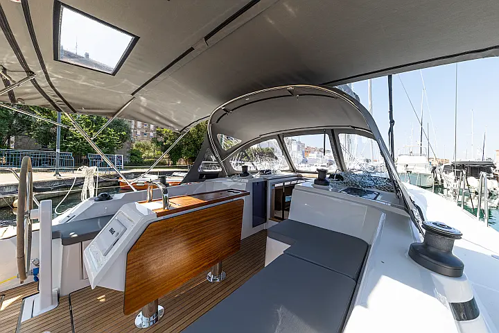 Bavaria C42 - 
