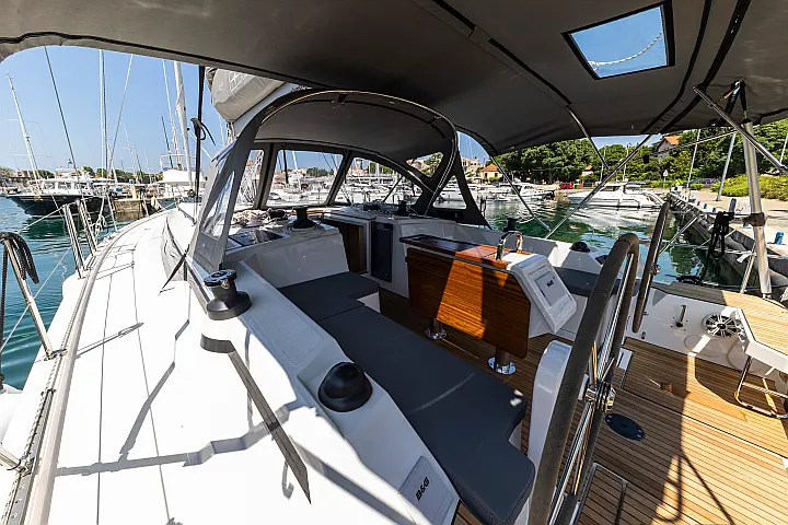 Bavaria C42 - 