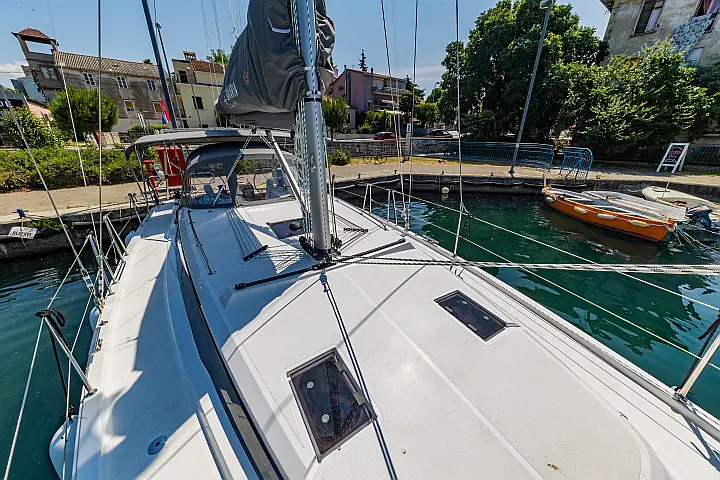 Bavaria C42 - 