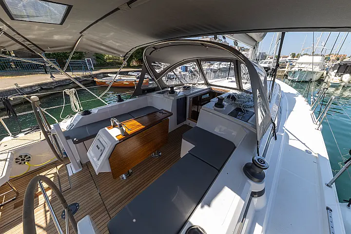 Bavaria C42 - 