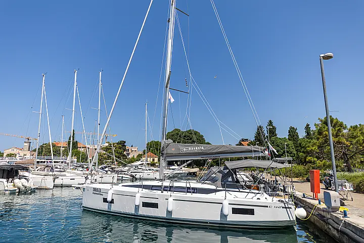 Bavaria C42 - 
