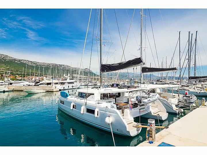 Lagoon 46  - External image