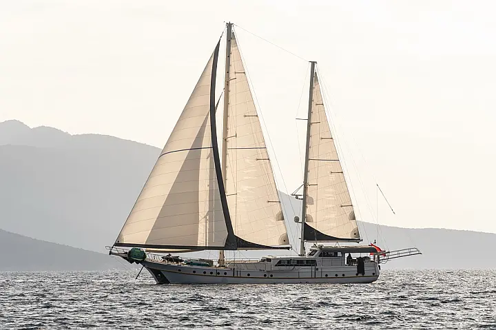 LUCKY YOU MOTORSAILOR - 