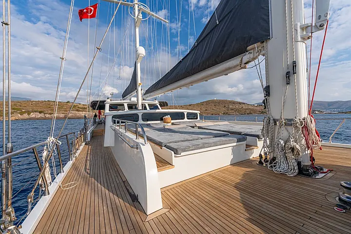 LUCKY YOU MOTORSAILOR - 