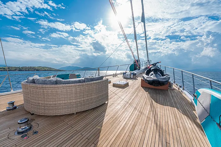 LUCKY YOU MOTORSAILOR - 