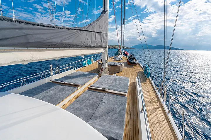 LUCKY YOU MOTORSAILOR - 