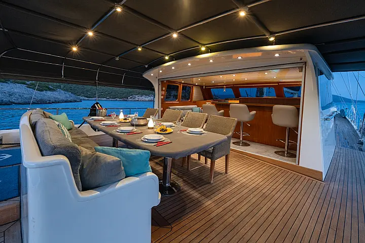 LUCKY YOU MOTORSAILOR - 