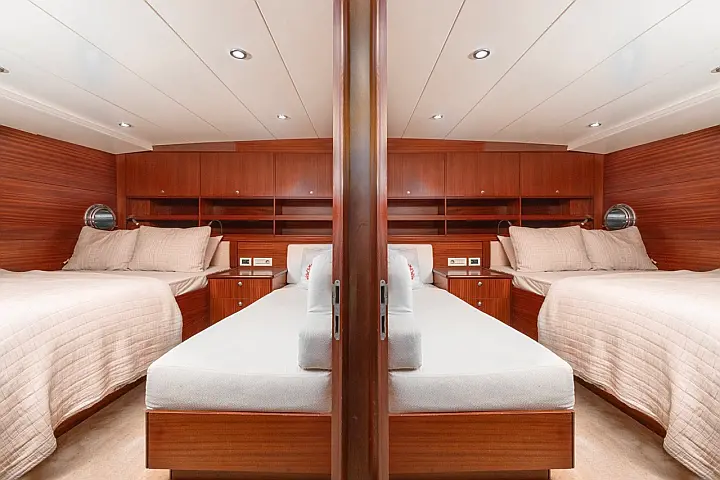 LUCKY YOU MOTORSAILOR - 