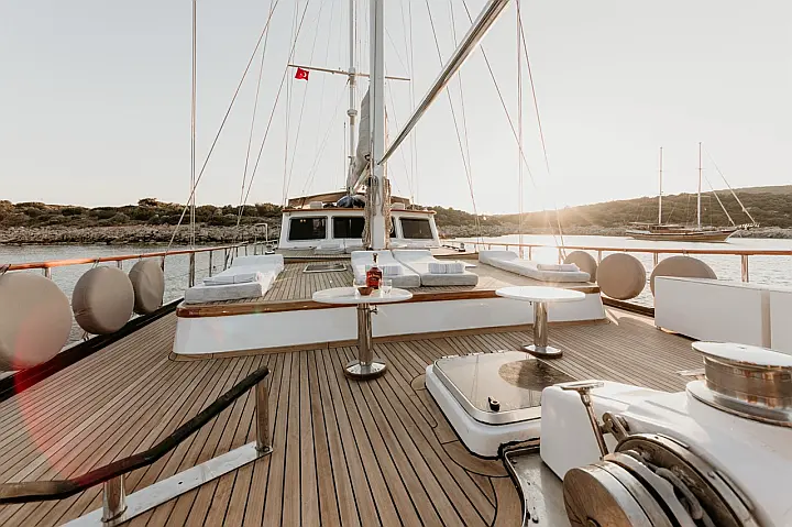 MOTORSAILOR DEA DEL MARE - 