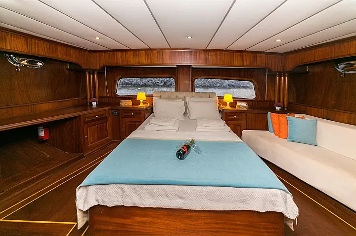 MOTORSAILOR DEA DEL MARE - 