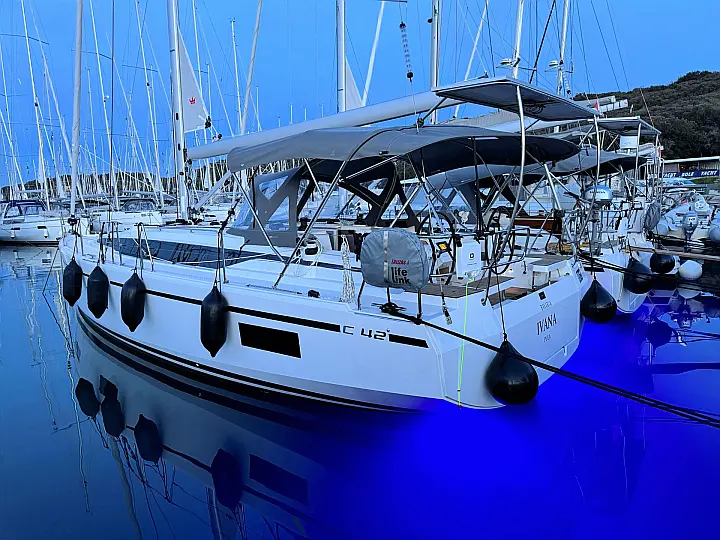 Bavaria C42 - 