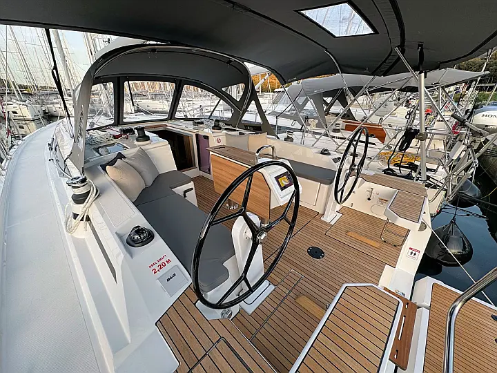 Bavaria C42 - 