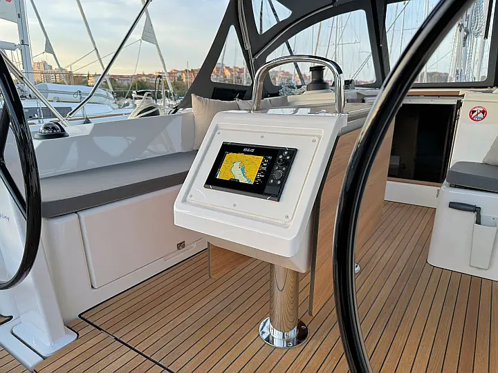 Bavaria C42 - 