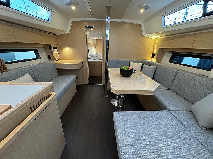 Bavaria C42 - 